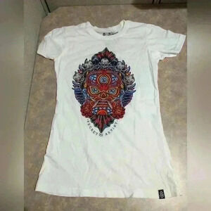 Secret Artist Collection women's size Medium white with design soft lightweight